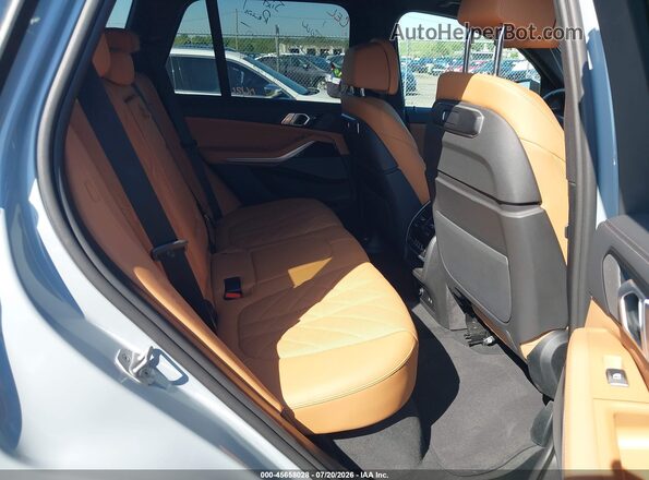 5UX23EU05T9154824 2026 BMW X5 Light Blue VIN կոդի պիտակի տեսք