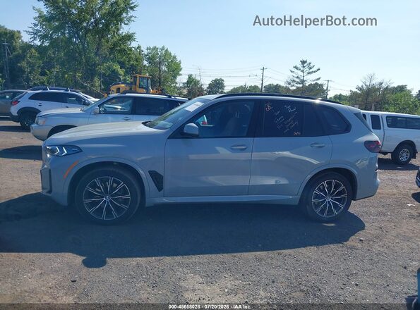 5UX23EU05T9154824 2026 BMW X5 Light Blue Սալոնի 360 աստիճան տեսք