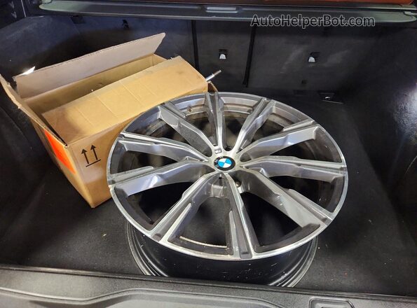 5UX23EU06S9Y67696 2025 BMW X5 Green Vista de la etiqueta del VIN