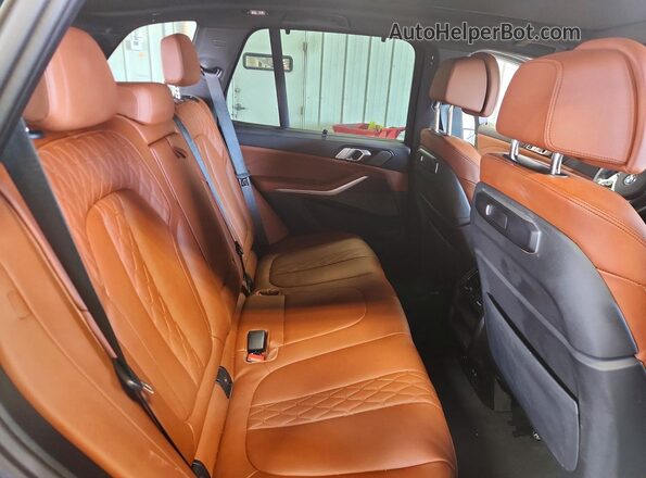 5UX23EU06S9Y67696 2025 BMW X5 Green Vista interior trasera