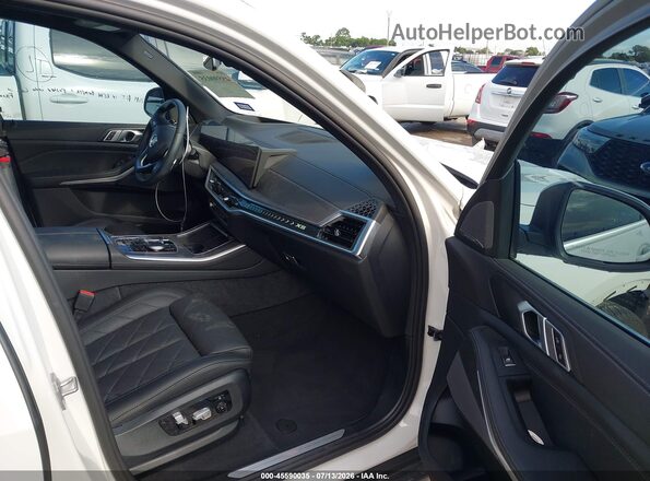 5UX23EU07R9V15852 2024 BMW X5 White Widok wnętrza z przodu