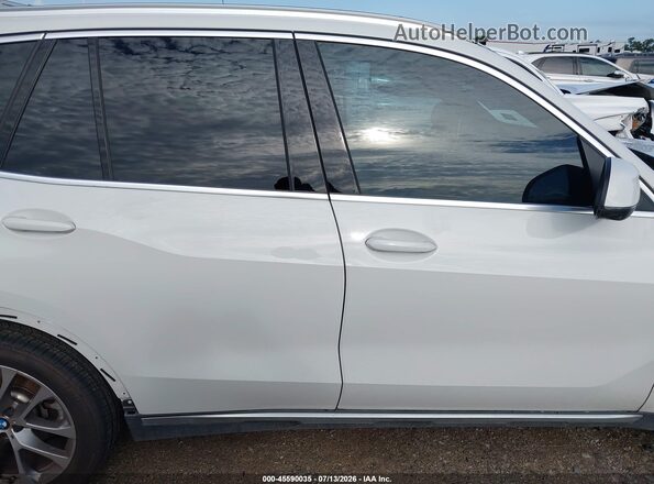 5UX23EU07R9V15852 2024 BMW X5 White Widok wnętrza 360 stopni