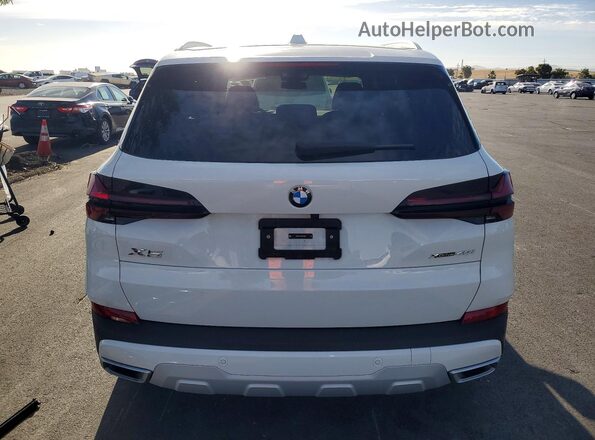 5UX23EU07S9Y56982 2025 BMW X5 White Rear view