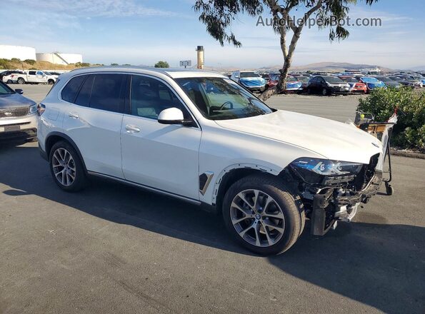 5UX23EU07S9Y56982 2025 BMW X5 White Front right