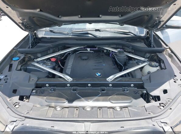 5UX23EU08R9V43577 2024 BMW X5 Gray Vista trasera