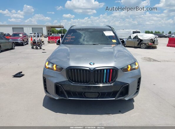 5UX23EU08R9V43577 2024 BMW X5 Gray Vista del salpicadero