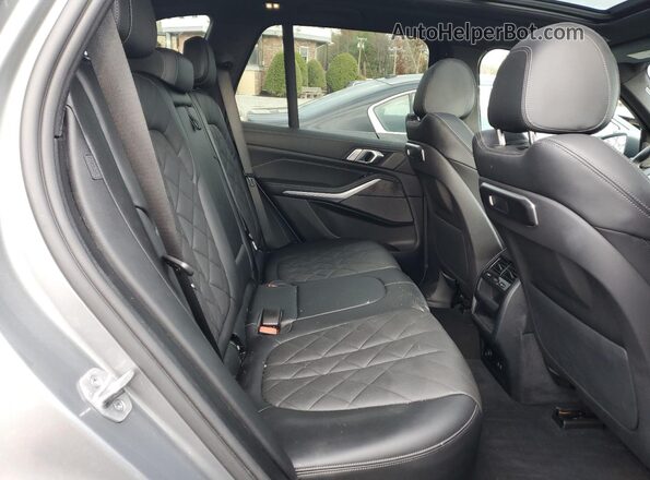 5UX23EU09R9S33535 2024 BMW X5 Gray უკანა სალონის ხედი