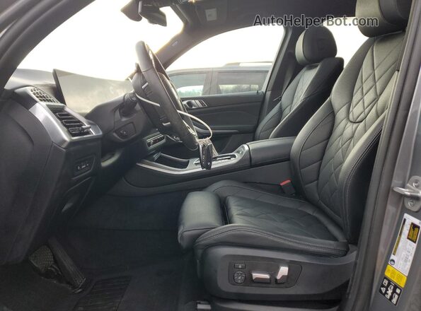 5UX23EU09R9S33535 2024 BMW X5 Gray წინა სალონის ხედი