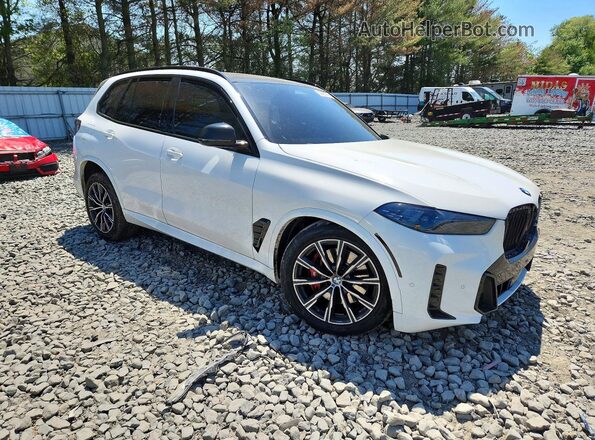 5UX23EU09R9V22883 2024 BMW X5 White Front right
