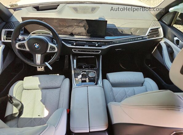 5UX23EU09R9V22883 2024 BMW X5 White Dashboard view