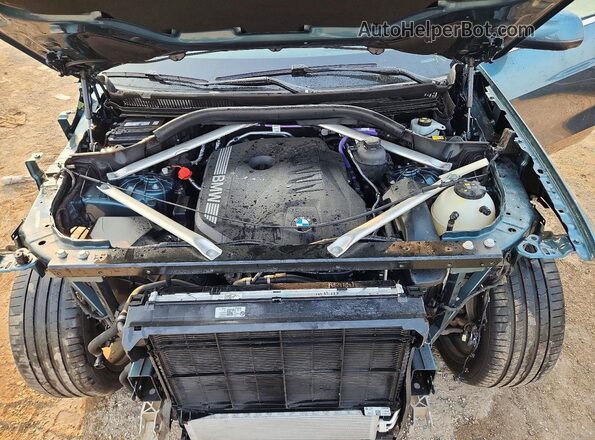 5UX23EU0XR9S15447 2024 BMW X5 Blue Vista del compartimento del motor