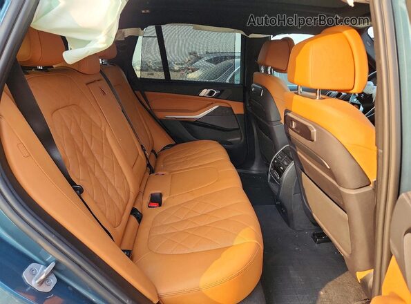 5UX23EU0XR9S15447 2024 BMW X5 Blue Vista interior trasera