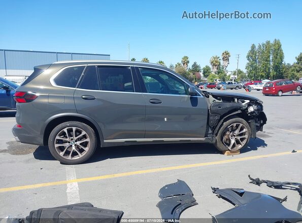 5UX23EU0XR9V70747 2024 BMW X5 Gray Vista interior trasera