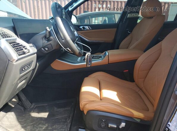 5UX23EU0XS9Z29410 2025 BMW X5 Silver Вид салону спереду