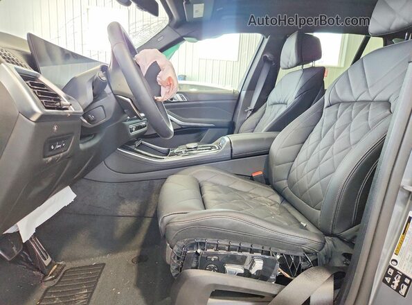5UX23EU0XT9058932 2026 BMW X5 Серый Вид салона спереди