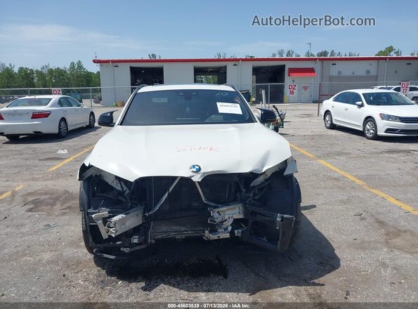 5UX2V1C00M9E90762 2021 BMW X4 White Widok z przodu