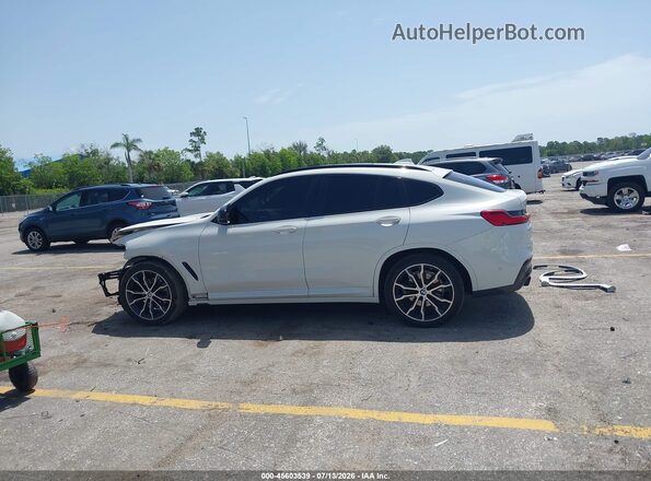 5UX2V1C00M9E90762 2021 BMW X4 White Widok wnętrza 360 stopni