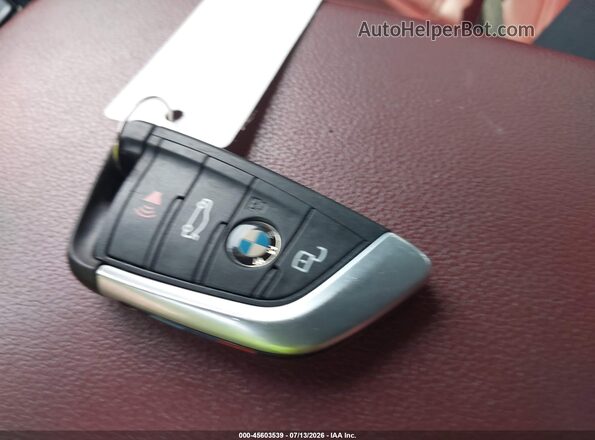 5UX2V1C00M9E90762 2021 BMW X4 White Widok deski rozdzielczej