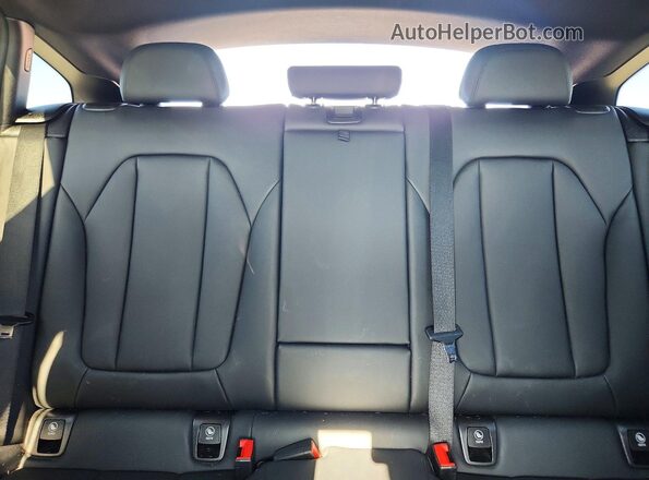 5UX2V1C05L9C53005 2020 BMW X4 White Widok tylnych siedzeń