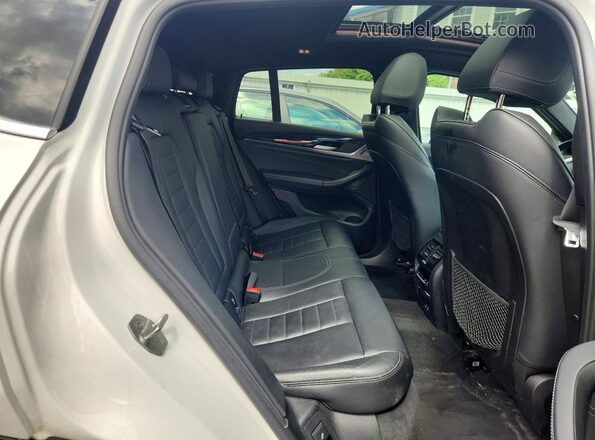 5UX2V1C09L9B67132 2020 BMW X4 White Вид задньої частини салону