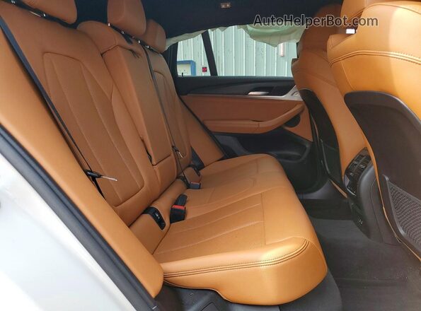 5UX33DT02N9J82003 2022 BMW X4 Белый Вид задней части салона