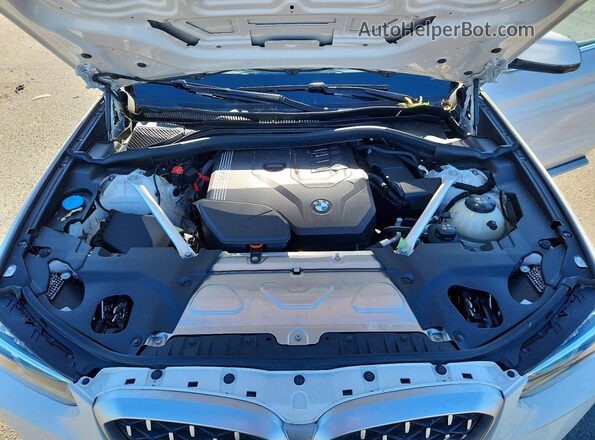 5UX33DT03R9V10857 2024 BMW X4 White უკანა სალონის ხედი