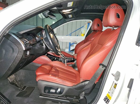 5UX33DT05N9M14965 2022 BMW X4 White Widok wnętrza z przodu