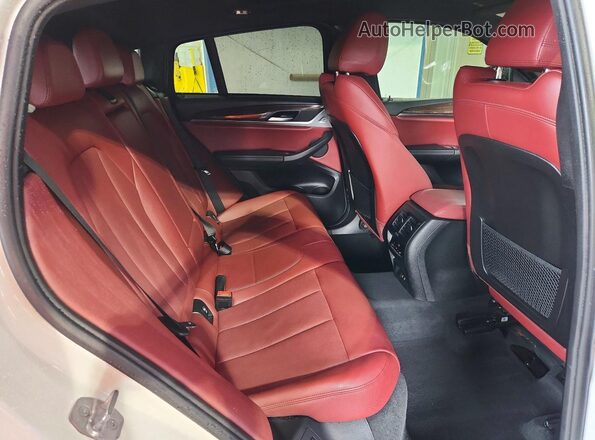 5UX33DT05N9M14965 2022 BMW X4 White Widok wnętrza z tyłu