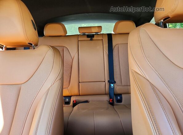 5UX33DT07N9L96355 2022 BMW X4 Синий Вид задних сидений