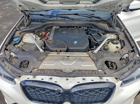 5UX33DT0XP9P10129 2023 BMW X4 White Rear interior view