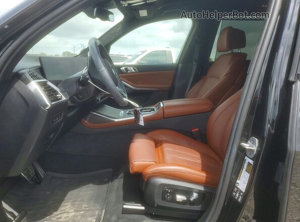 5UX33EM02S9X77515 2025 BMW X7 Black წინა სალონის ხედი