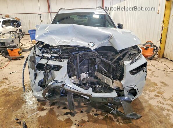5UX33EM02S9Y23621 2025 BMW X7 Gray Vista frontal