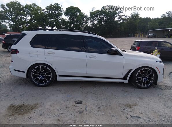 5UX33EM04P9P47469 2023 BMW X7 White Vista interior de 360 grados