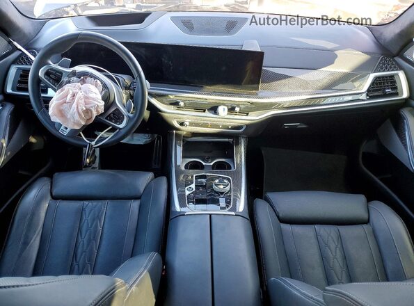 5UX33EM04R9V48943 2024 BMW X7 Синий Вид панели приборов