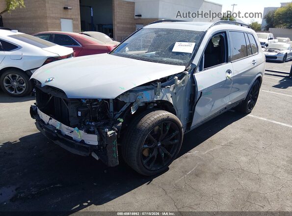 5UX33EM05R9S86530 2024 BMW X7 Gray Przód lewy