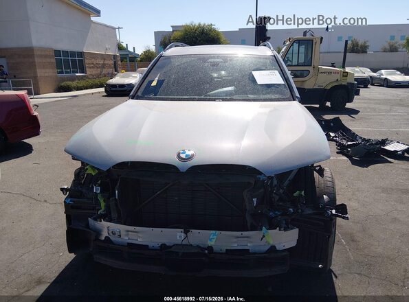5UX33EM05R9S86530 2024 BMW X7 Gray Widok wnętrza z tyłu