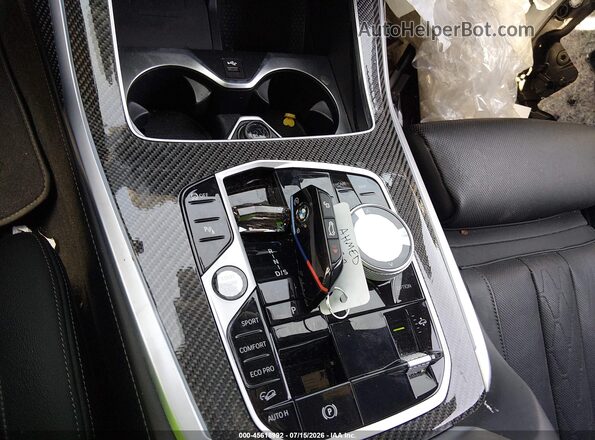 5UX33EM05R9S86530 2024 BMW X7 Gray Widok deski rozdzielczej