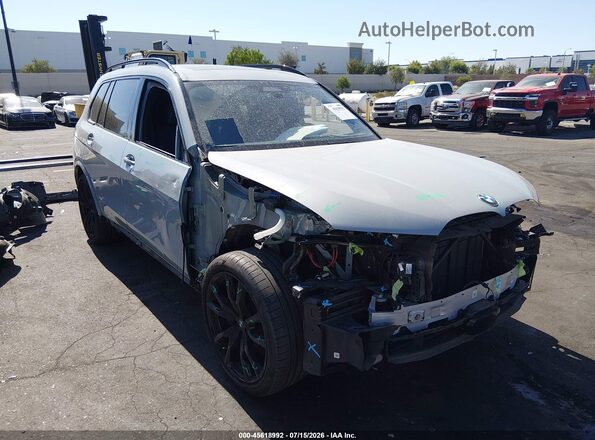5UX33EM05R9S86530 2024 BMW X7 Gray Widok wnętrza 360 stopni