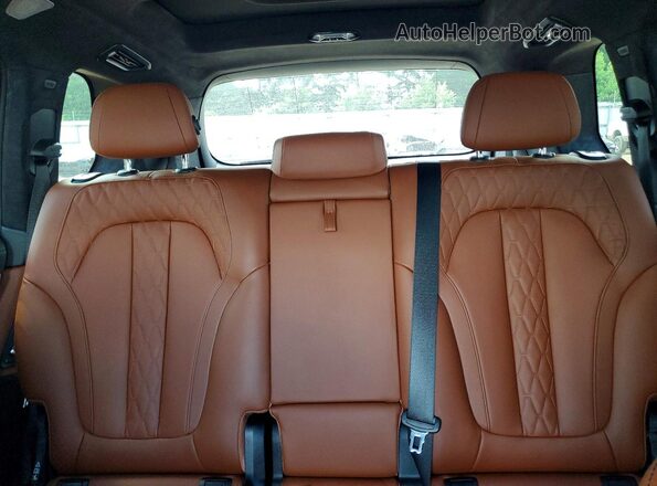 5UX33EM06R9S85547 2024 BMW X7 Gray Հետևի նստատեղերի տեսք
