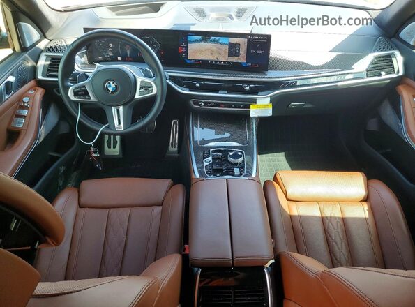5UX33EM06R9S85547 2024 BMW X7 Gray Առջևի վահանակի տեսք