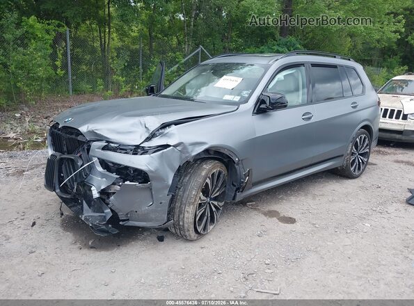 5UX33EM09S9X97941 2025 BMW X7 Gray წინა მარცხენა ხედი სამი მეოთხედიდან