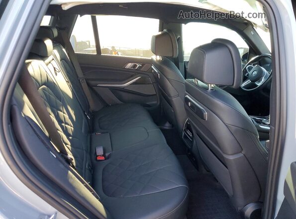5UX33EU0XR9T12135 2024 BMW X5 Silver უკანა სალონის ხედი