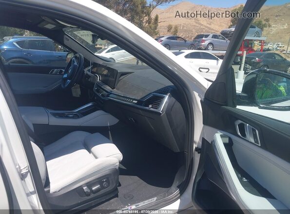 5UX33EX00R9U86601 2024 BMW X6 White Vista interior delantera