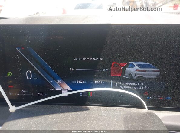 5UX33EX00R9U86601 2024 BMW X6 White Vista de los asientos traseros