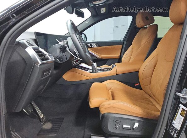 5UX33EX02T9280462 2026 BMW X6 Black Вид салону спереду