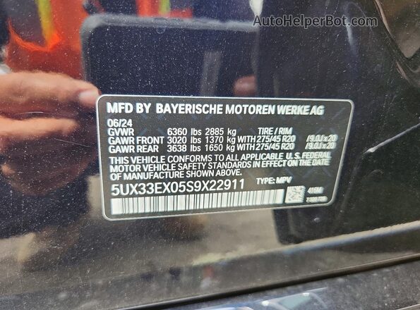 5UX33EX05S9X22911 2025 BMW X6 Black Vista del compartimento del motor