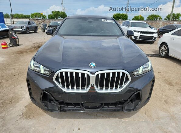 5UX33EX05S9X22911 2025 BMW X6 Black Vista de la etiqueta del VIN