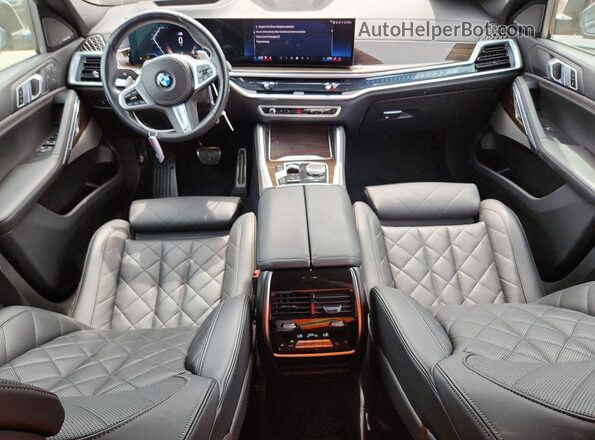 5UX33EX05S9X22911 2025 BMW X6 Black Vista del salpicadero