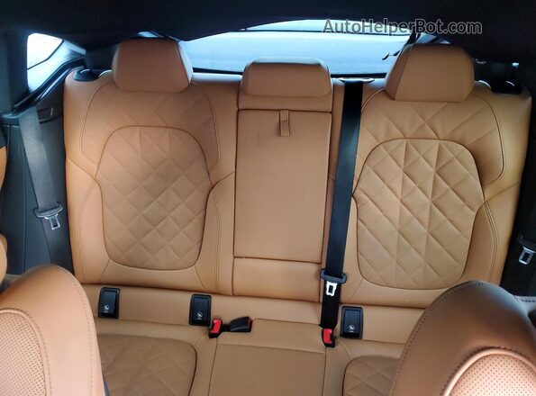 5UX33EX05S9Z93693 2025 BMW X6 Black Widok tylnych siedzeń