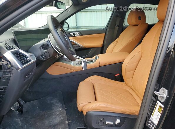 5UX33EX05S9Z93693 2025 BMW X6 Black Widok wnętrza z przodu